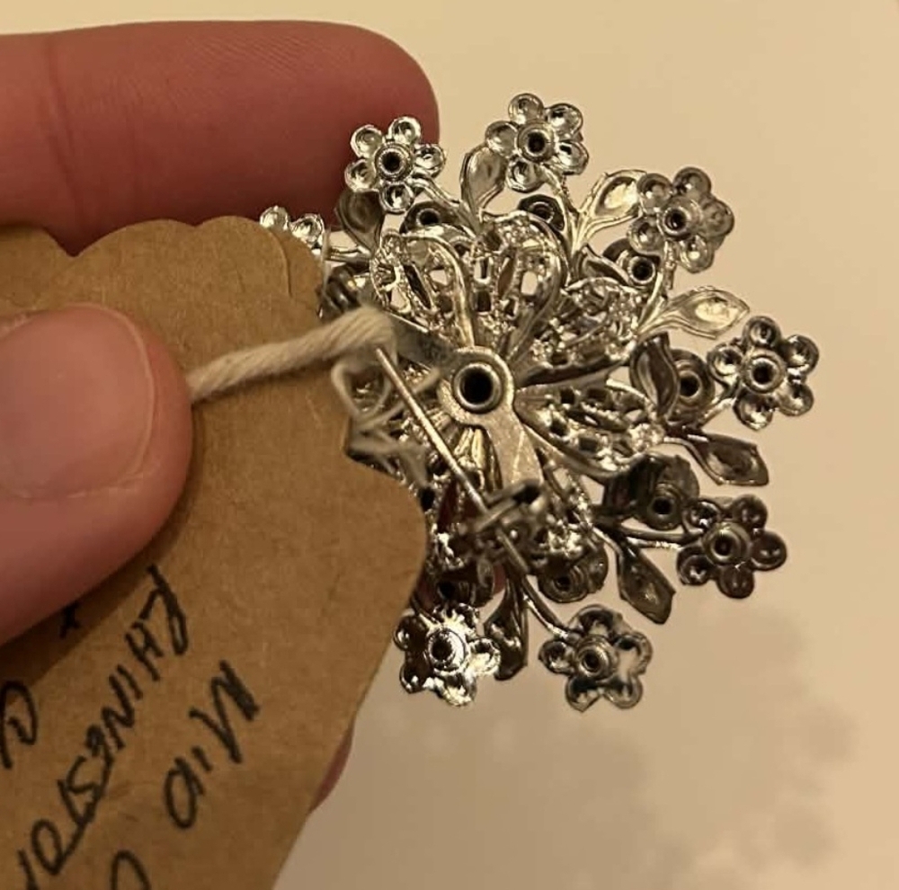 MCM Rhinestone Snowflake Brooch + Earrings Set - Picture 4 of 4